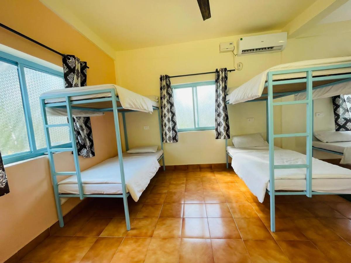 Trippy Spot Hostel & Cafe Вагатор Экстерьер фото