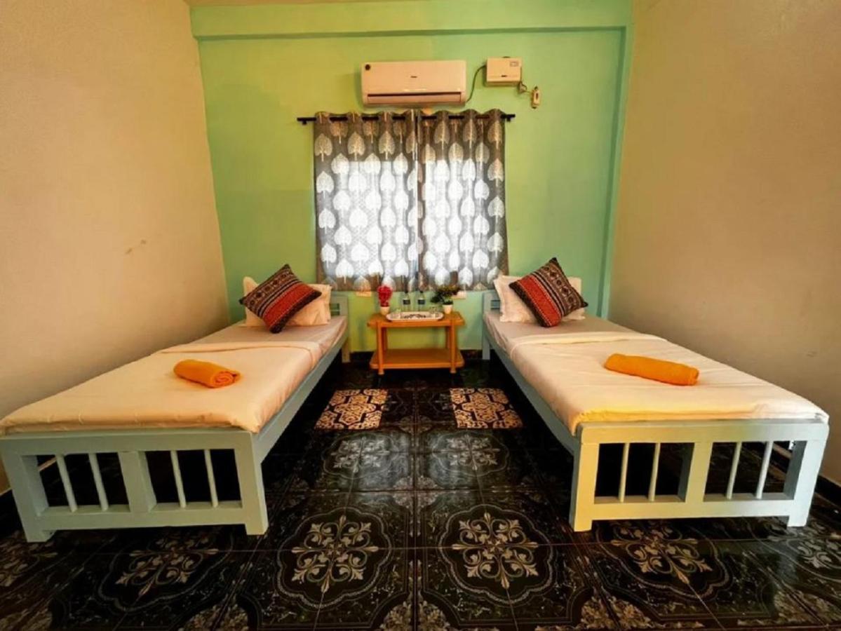 Trippy Spot Hostel & Cafe Вагатор Экстерьер фото